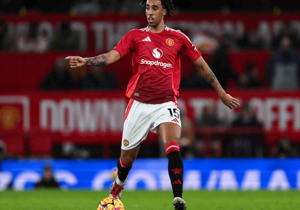 曼联后卫神勇救险，助球队成功保级，行业地区应用教育学校分析.