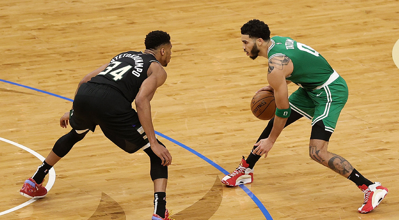 开云公司官网包含C罗巅峰对决，塔图姆与80激战湖人分钟，问鼎冠军胜负难料！的词条